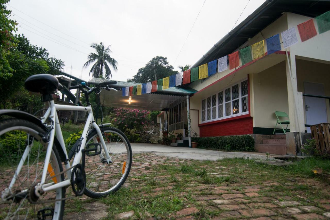 Gibbon Backpackers Hostel Guwahati Eksteriør billede