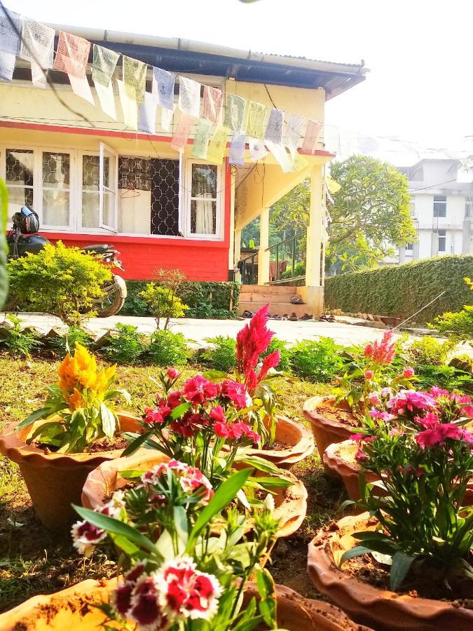 Gibbon Backpackers Hostel Guwahati Eksteriør billede