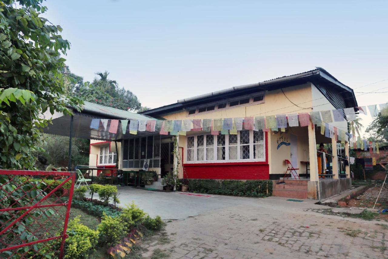 Gibbon Backpackers Hostel Guwahati Eksteriør billede