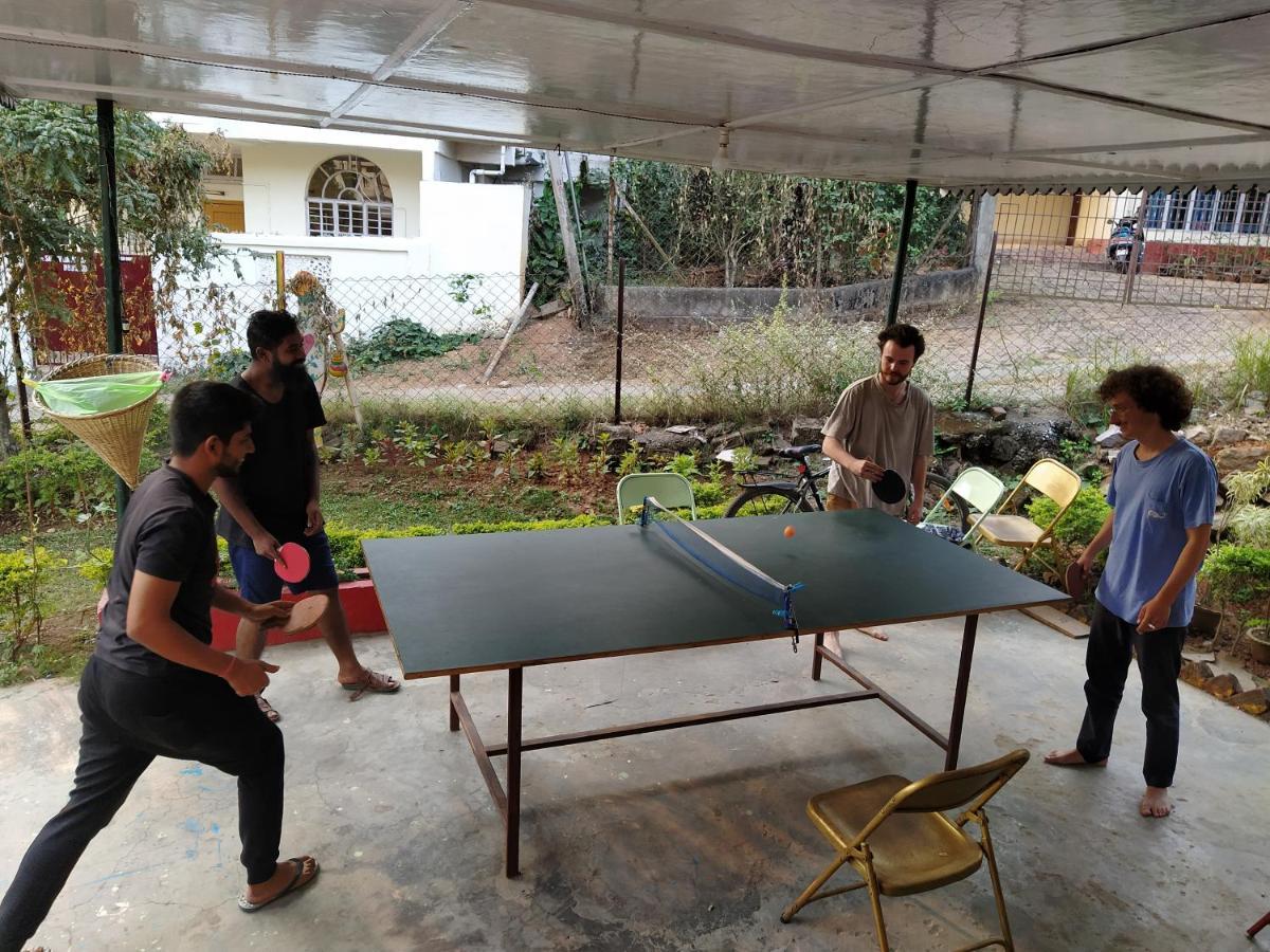 Gibbon Backpackers Hostel Guwahati Eksteriør billede